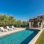 Дом отдыха Terre Bianche With Private Pool And Whirlpool *