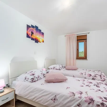 Terre Bianche With Private Pool And Whirlpool Buje