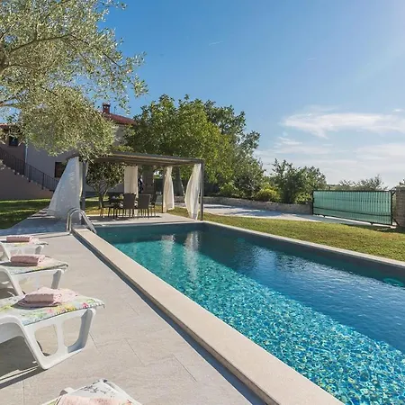 Hébergement de vacances Terre Bianche With Private Pool And Whirlpool *