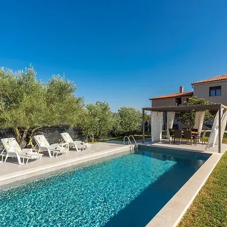 Hébergement de vacances Terre Bianche With Private Pool And Whirlpool *