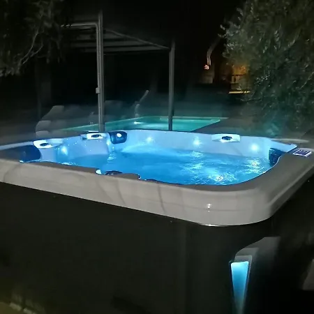 Hébergement de vacances Terre Bianche With Private Pool And Whirlpool