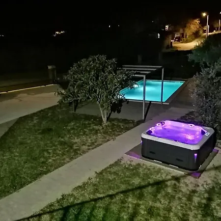 Hébergement de vacances Terre Bianche With Private Pool And Whirlpool Buje