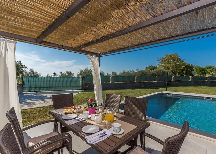 Terre Bianche With Private Pool And Whirlpool Vakantiehuis