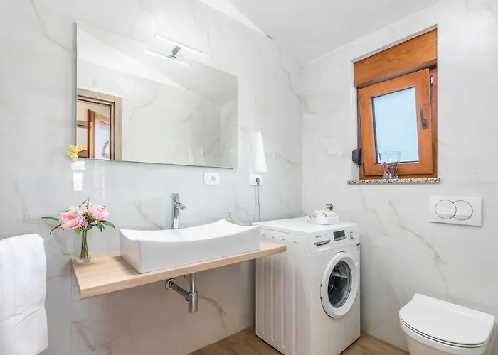 Terre Bianche With Private Pool And Whirlpool