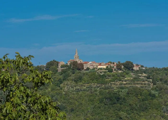 Vakantiehuis Terre Bianche With Private Pool And Whirlpool Buje