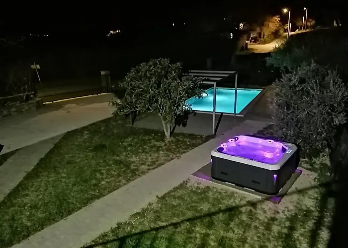 Vakantiehuis Terre Bianche With Private Pool And Whirlpool Buje